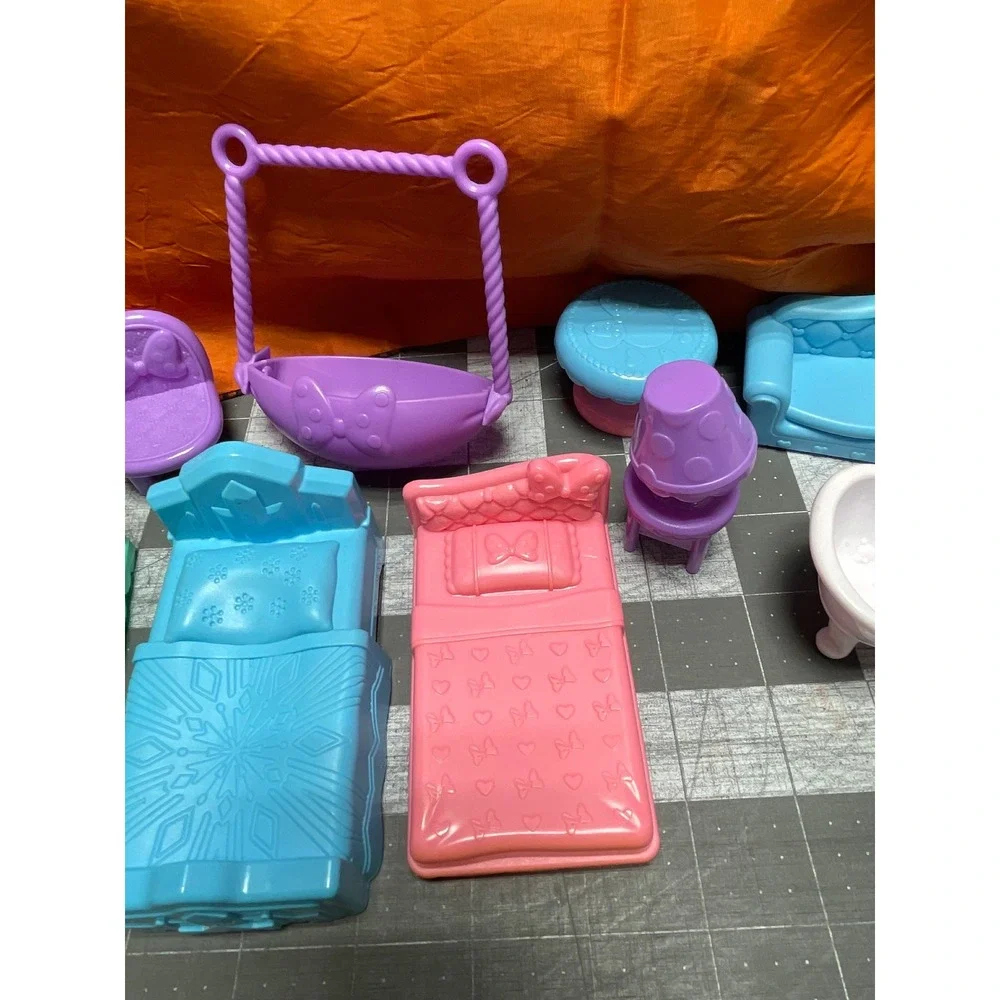 Disney Minnie Mouse Daisy Duck Bow-Tique Furniture Figures Lot Beds Slide Desk‎